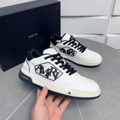 Classic Low Sneakers